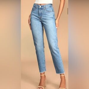 Levi’s wedgie straight medium jeans!